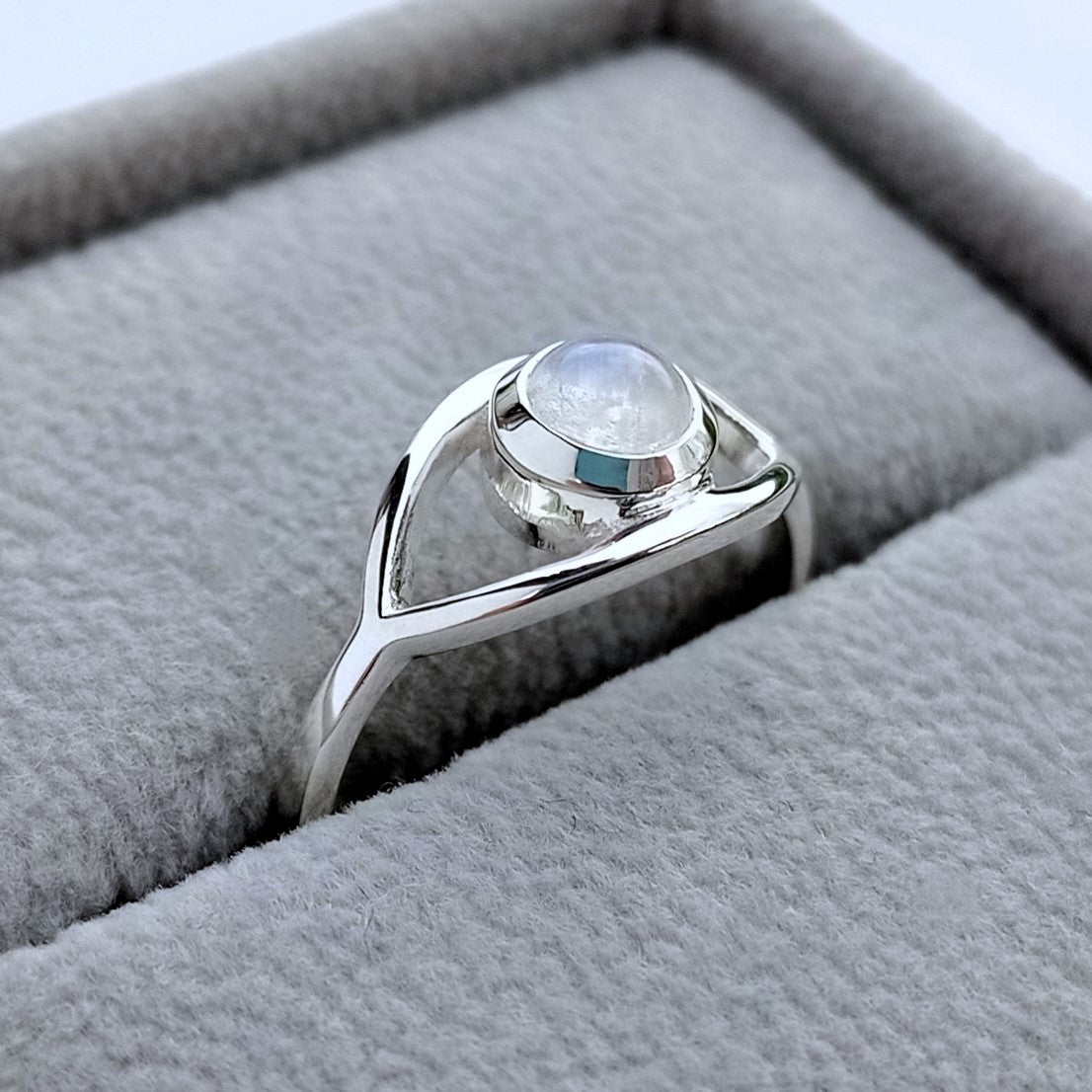 ANILLO PROTECTOR (PIEDRA LUNA)