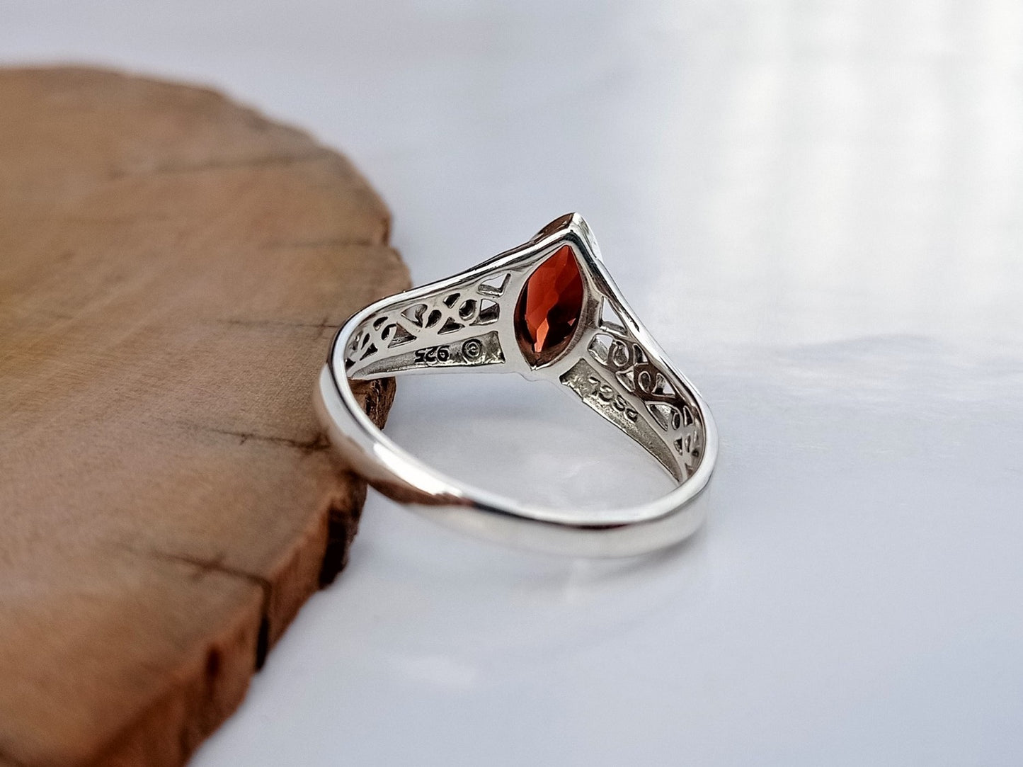 ANILLO MILLENNIUM (GRANATE)